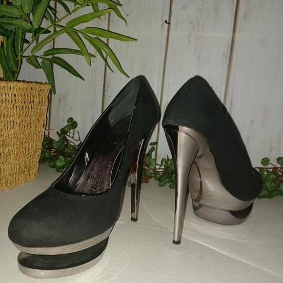 Liliana Black/Silver Closed Toe Platform Heels - Picture 2 of 14